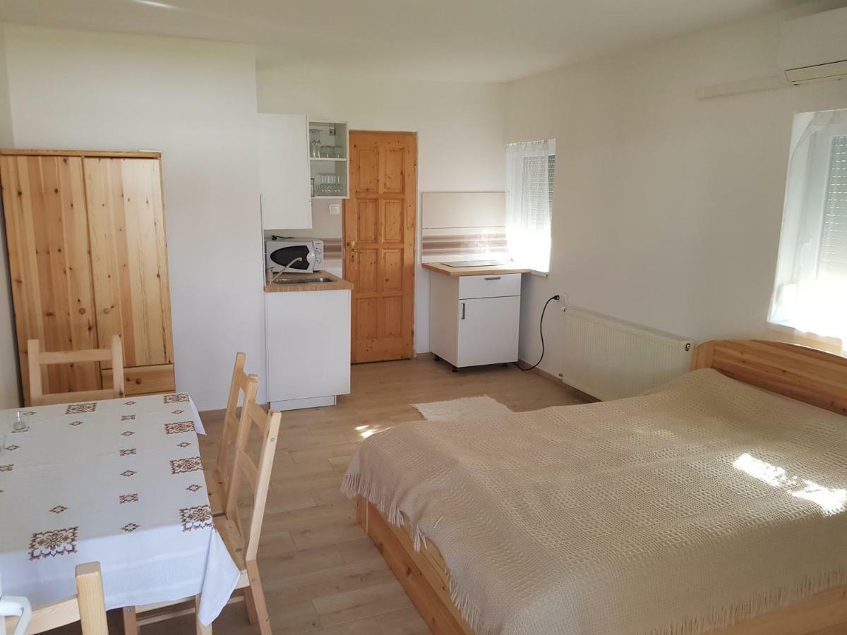 Pagrepe Apartman Balatonvilágos Екстериор снимка